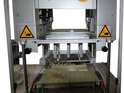 Scorpion ICT/MDA Testsystem mit pneumatischer Adaptions-Einheit